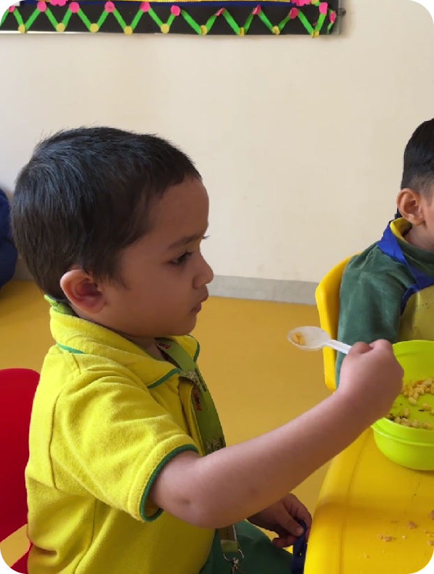 Children enjoying healthy meals together at Makoons